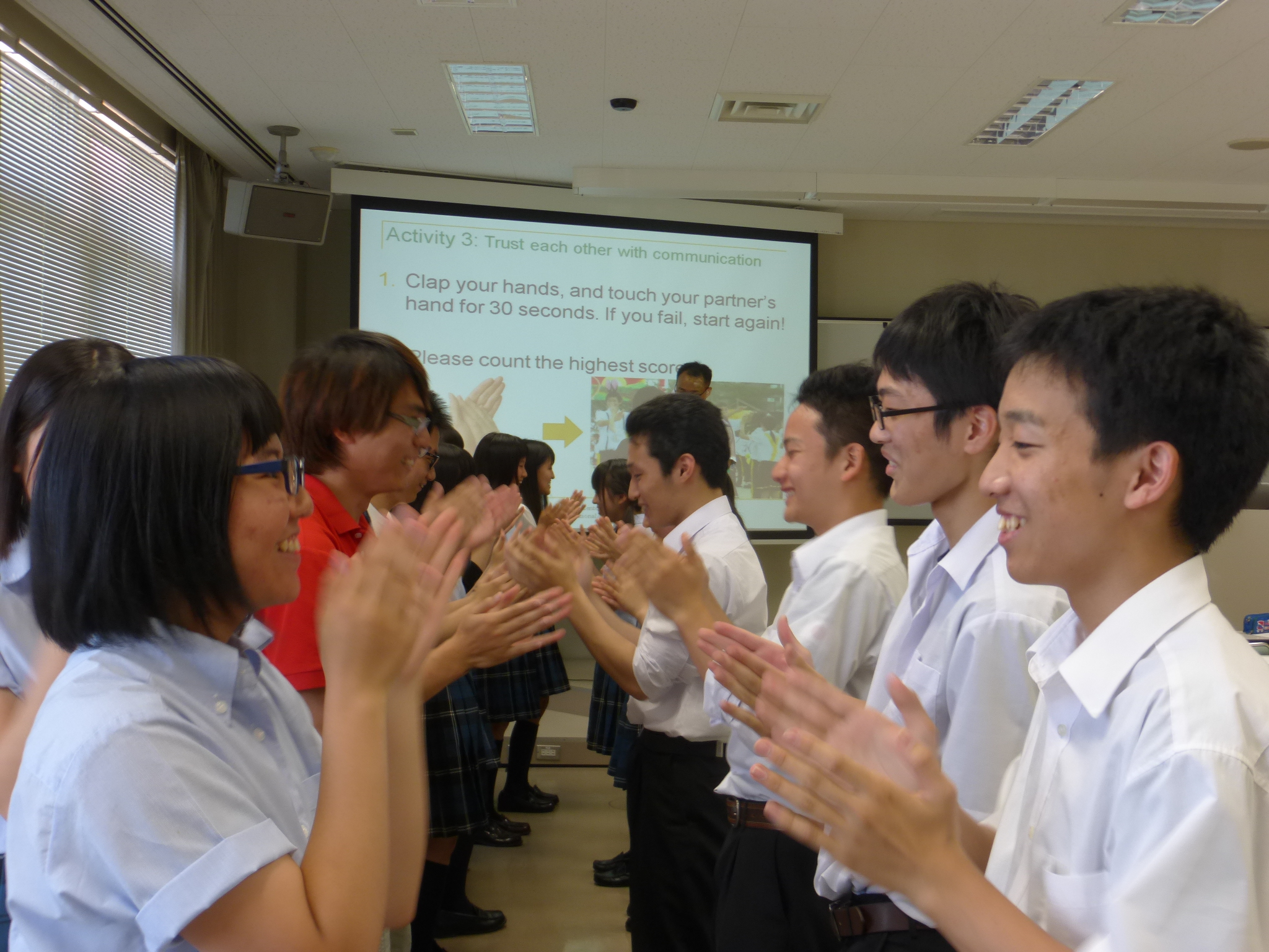 会津高等学校の生徒と本学の留学生が交流活動