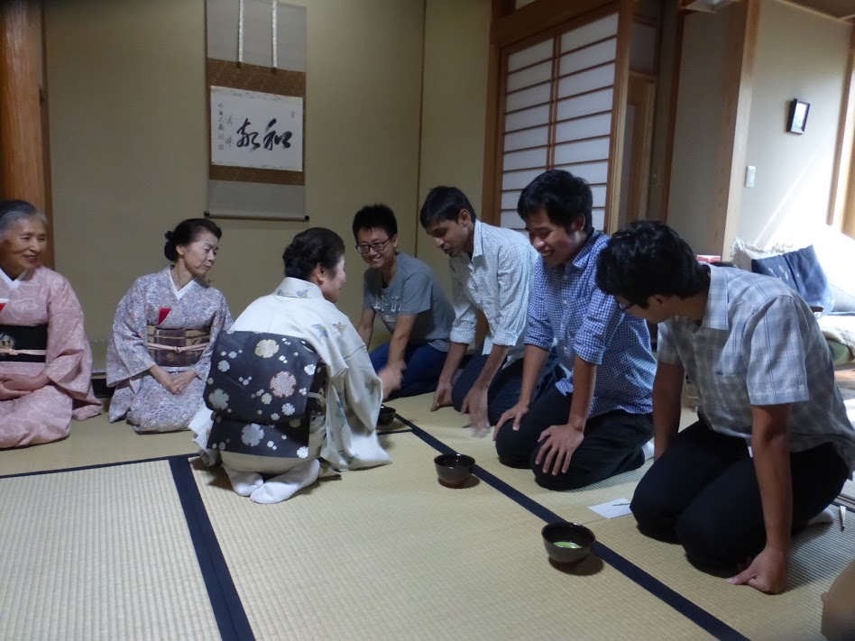 「2016年度 夏期日本文化研修」日本伝統文化を知る、茶道体験を実施