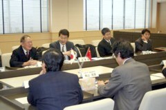 国際戦略本部長が中国を訪問・交流協定を締結