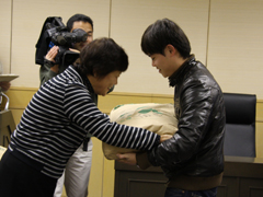Aizu-grown Rice Donationi to Foreign Students