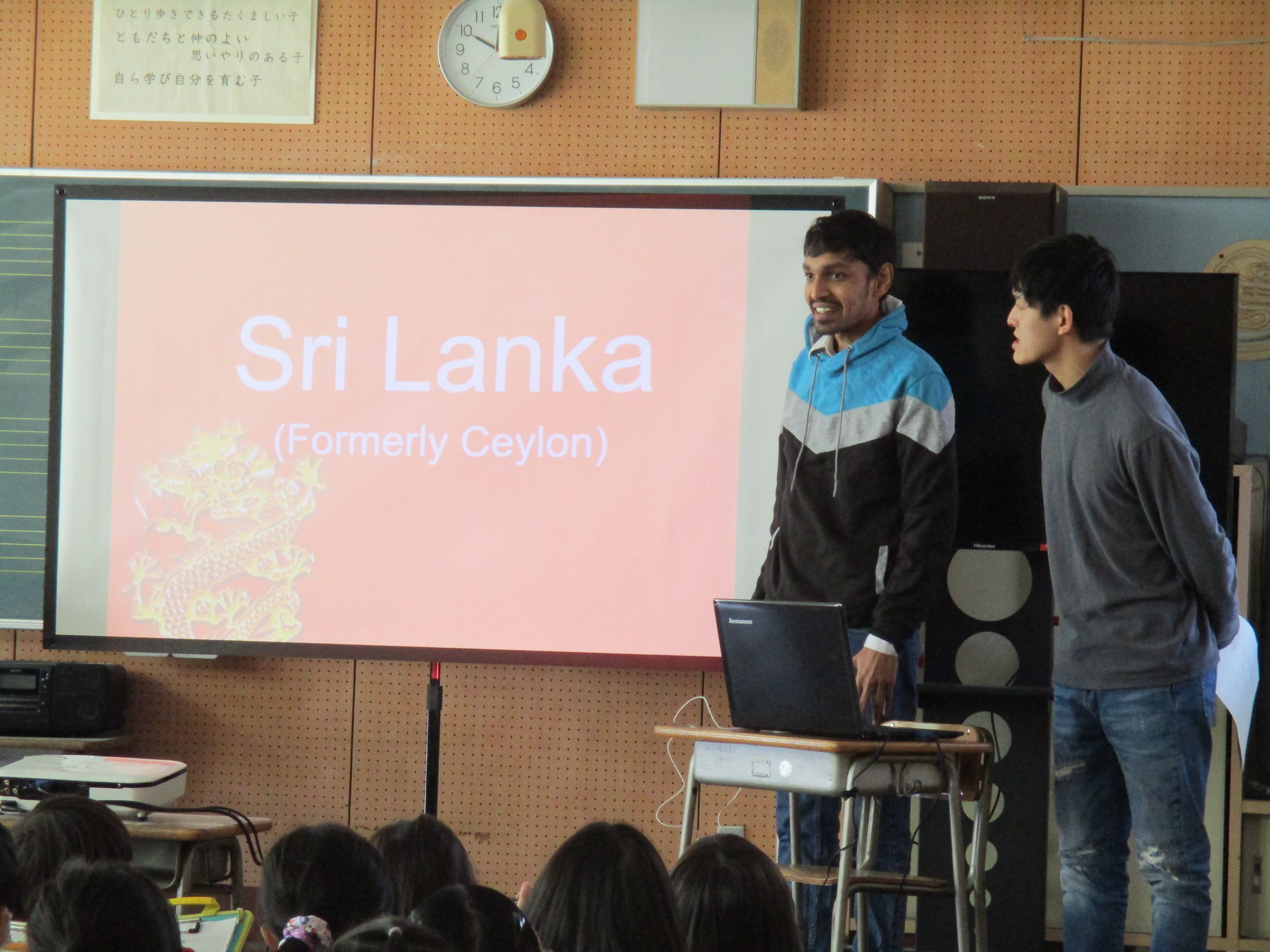 UoA international students introduced their home cultures at Ikki Elementary School