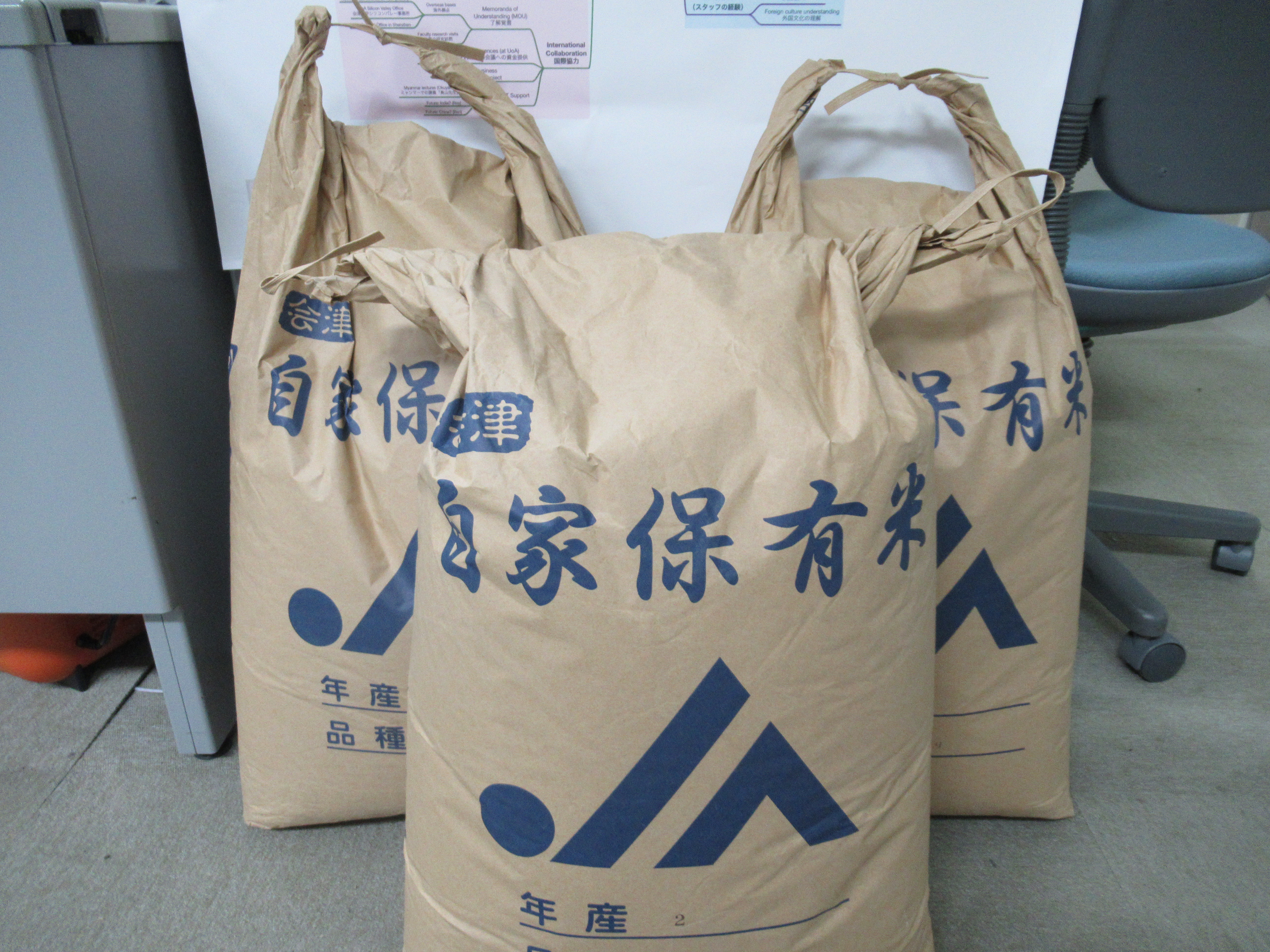 MS. Takahashi donated rice to the international students